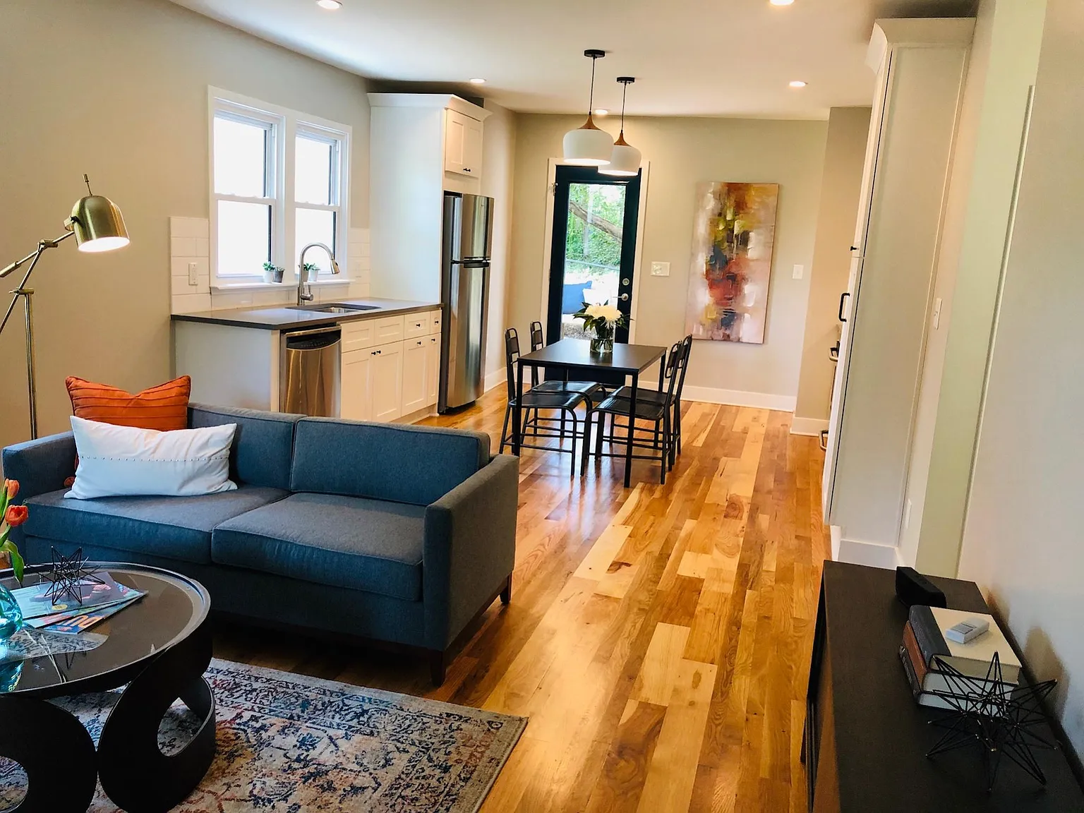 2 bed, 750 sqft, $2,100 — Photo 3