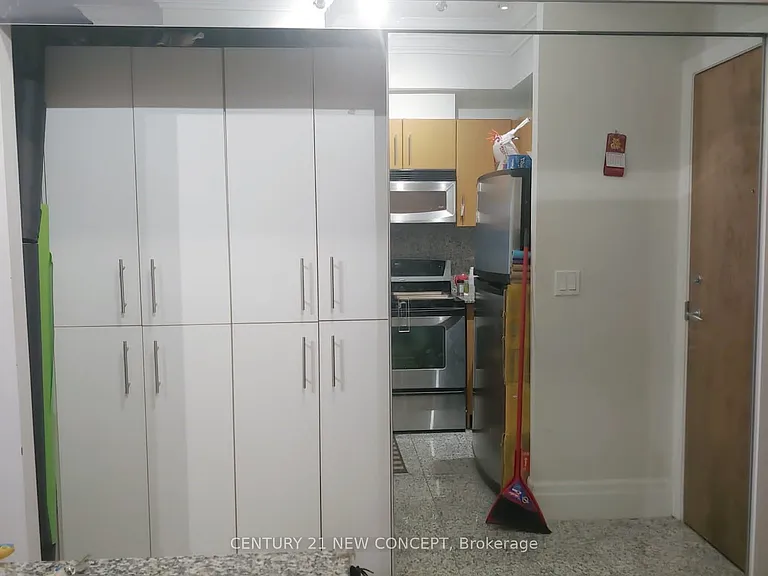 16 Yonge St W #318 — Photo 9