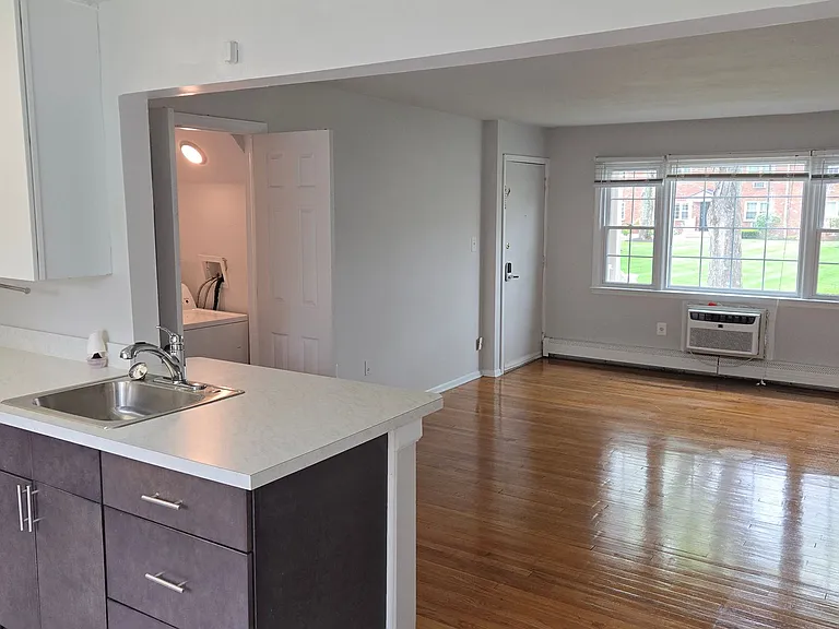 LAWRENCEVILLE GARDEN APARTMENTS AND TOWNHOMES — Photo 41