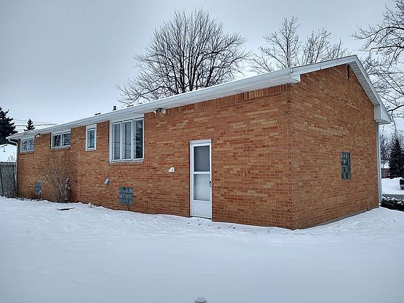 2nd image of 306 Oakwood Dr