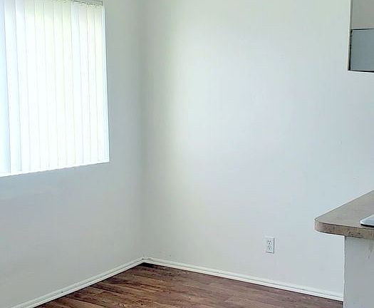 5th image of 1414 W McFadden Ave APT 25
