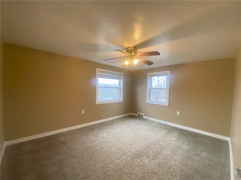 1025 Logan Rd — Photo 11
