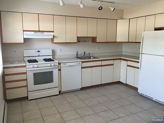 5th image of 40 Wedgewood Dr APT 116