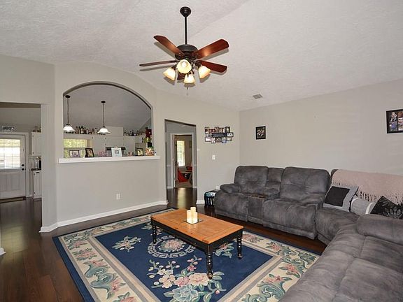 4th image of 2329 Woodsman Dr