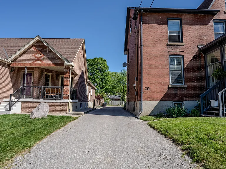 26 Albert St E #26 — Photo 22