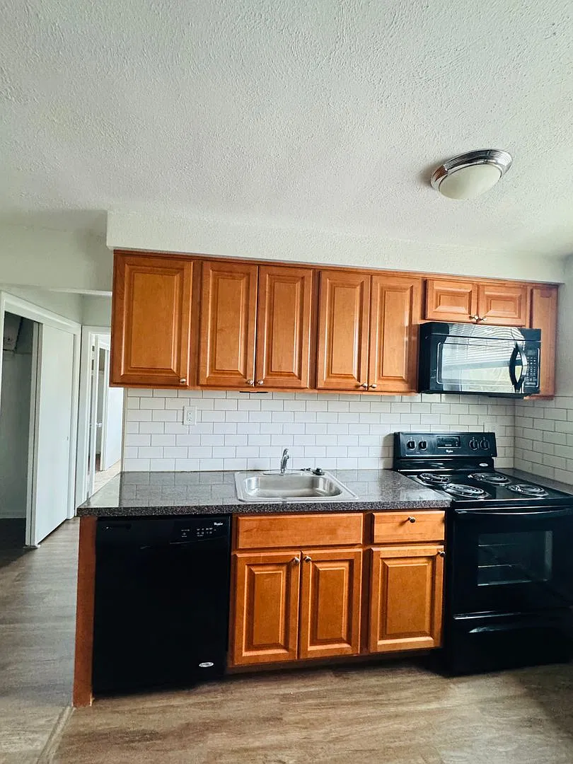 Rutledge Court — Photo 1