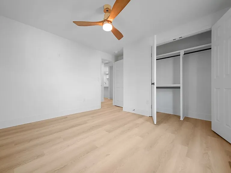 2115 Carter St — Photo 9