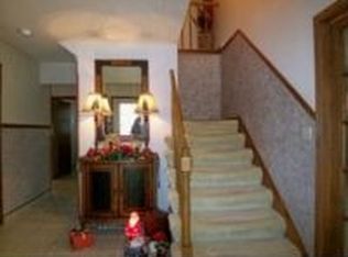 617 Stuart Dr, Carol Stream, IL 60188