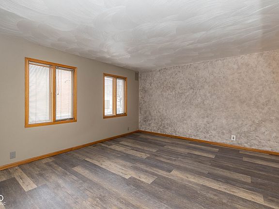 5th image of 1156 Canterbury Sq N