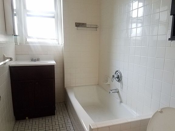 3rd image of 517 W 113th St #4L1