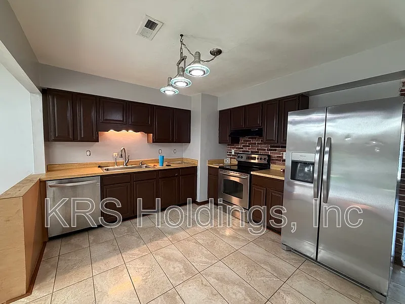 3 bed, 2.0 bath, 1454 sqft, $2,200 — Photo 4