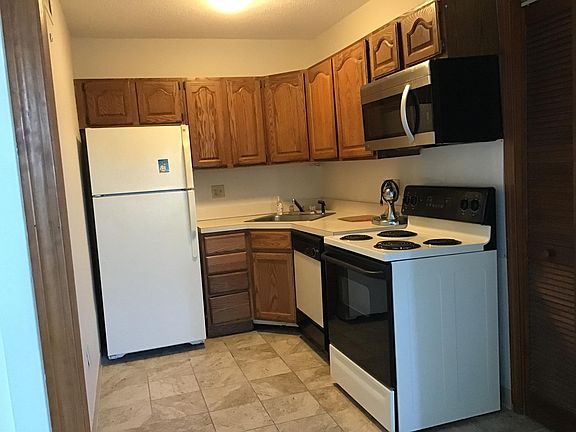 5th image of 86 Cove St #B