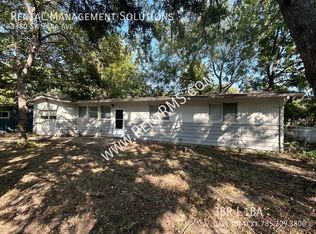 3380 SW Tara Ave, Topeka, KS 66611