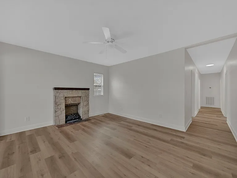 638 Branch St — Photo 7