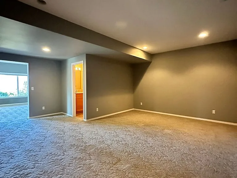 946 Briarwood Dr — Photo 23
