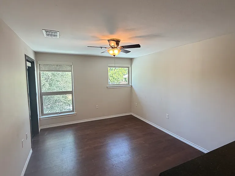 305 W Willis St #202 — Photo 10