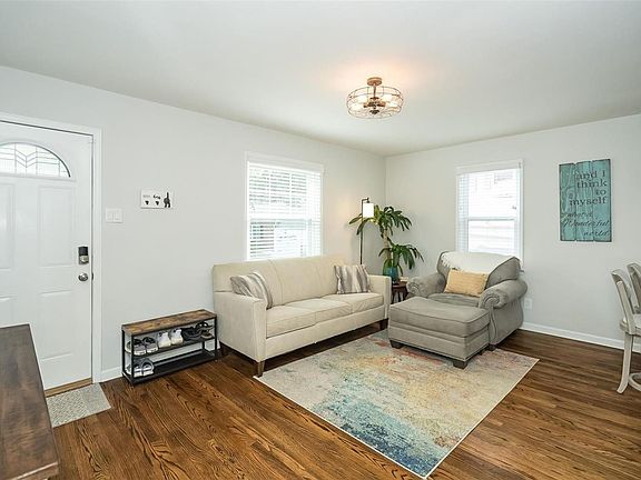 5th image of 2 Bedford Dr