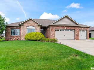 1035 Fountain Park Dr, Sherman, IL 62684