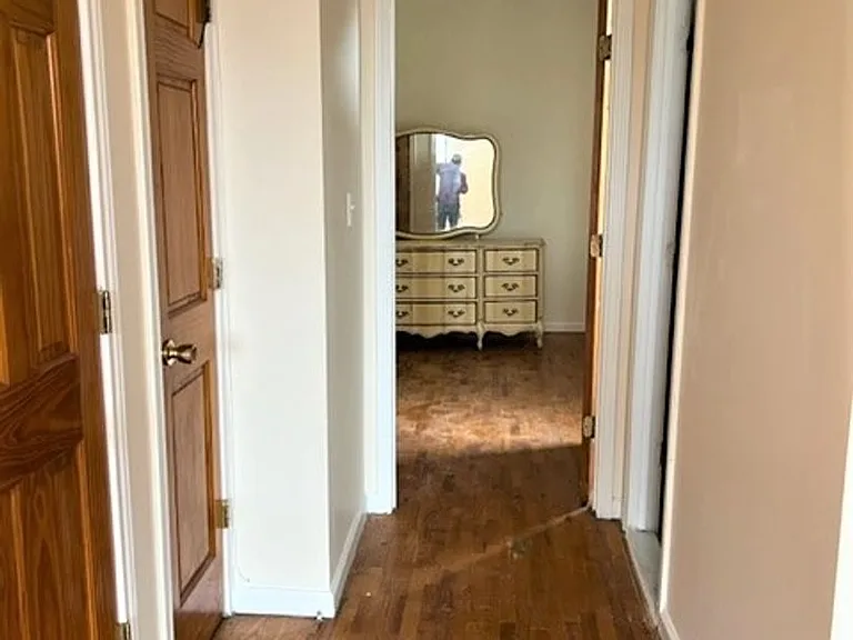 1256 Clay Ave — Photo 5