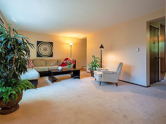 4th image of 40 27th Ave SE #3