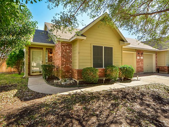 161 Prairie Springs Loop-large-004-15-Exterior Front 04-1498