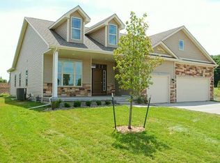 16908 Prairie Dr, Clive, IA 50323