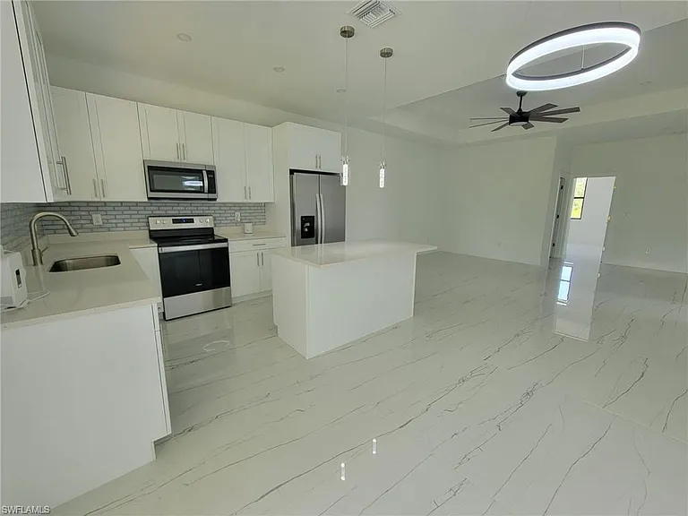 886 Milwaukee Blvd — Photo 3