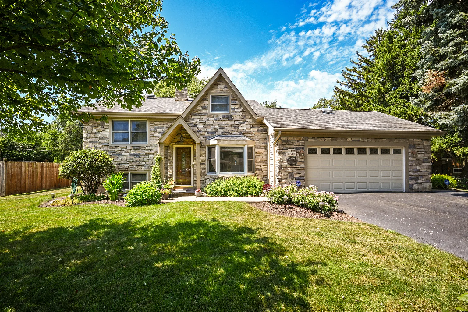1S286 Buttercup Ln photo 1