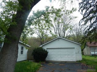 9696 Lewis Ave, Temperance, MI 48182