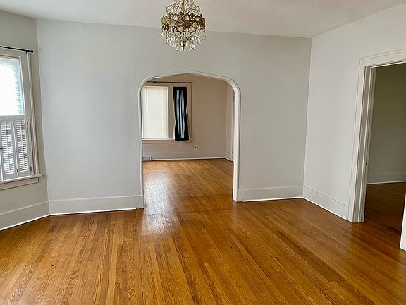 5th image of 906 Burrstone Rd #1