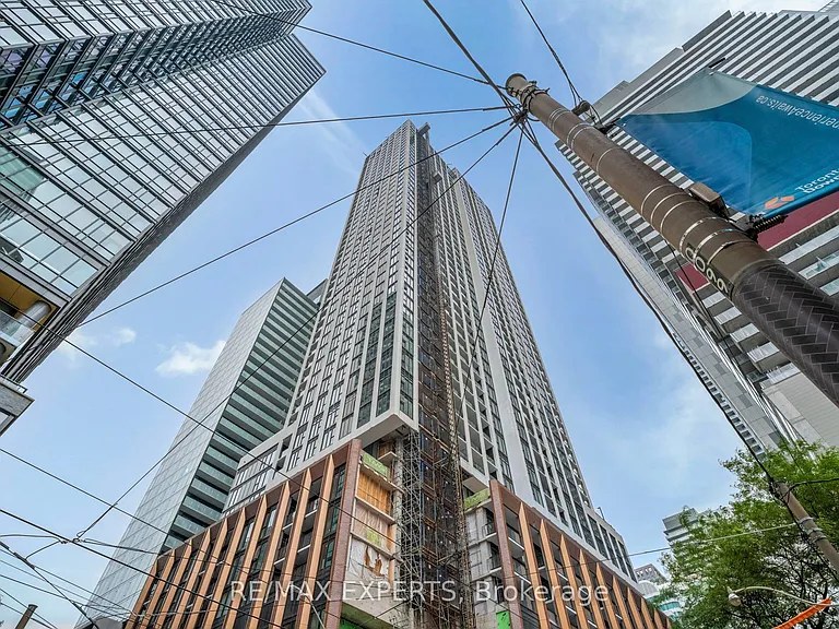 400 King St W #1028 — Photo 1