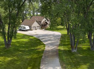 3201 Tavis Rd, Bismarck, ND 58504