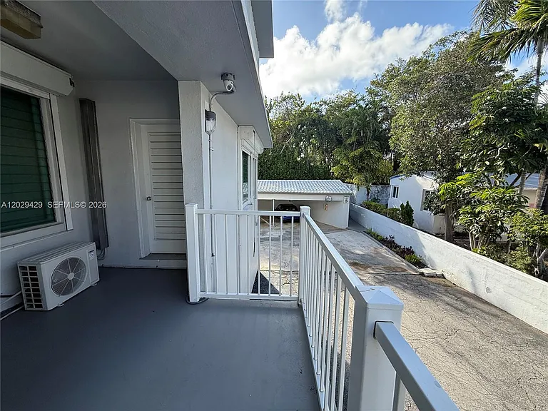 10178 Collins Ave #107 — Photo 27