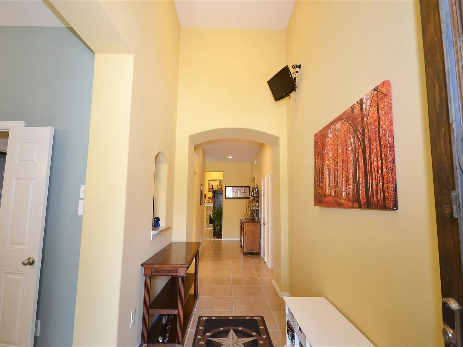 3 bed, 3.0 bath, 2688 sqft, $2,700 — Photo 4