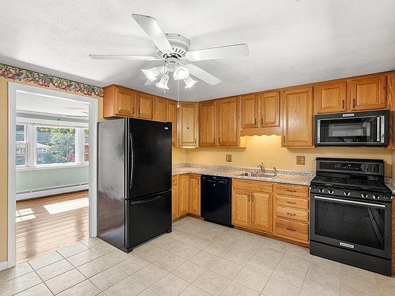5th image of 1 Myles Standish Dr Unit 4