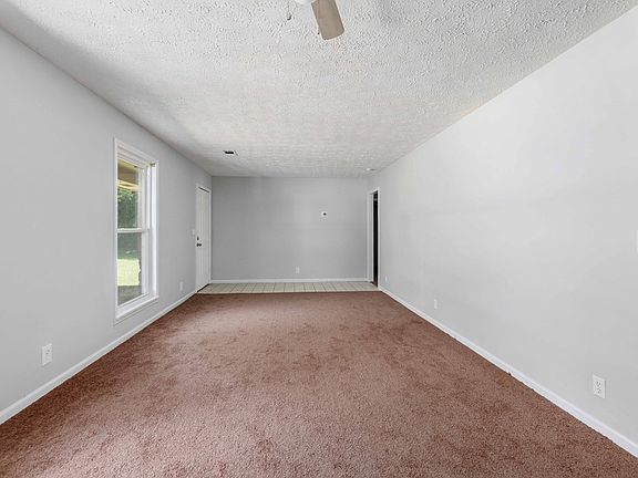 4th image of 604 Pear St