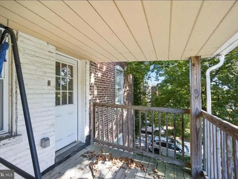 2618 N Van Buren St — Photo 3