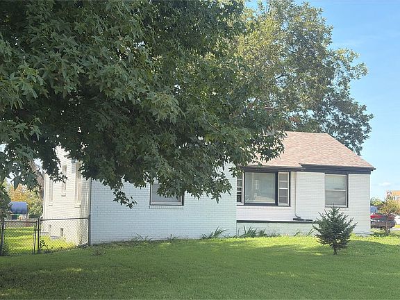 3rd image of 6300 Farley Ave