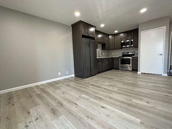 3rd image of 344 Waverly Pl APT 10