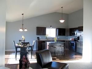 4th image of 725 35th Ave E