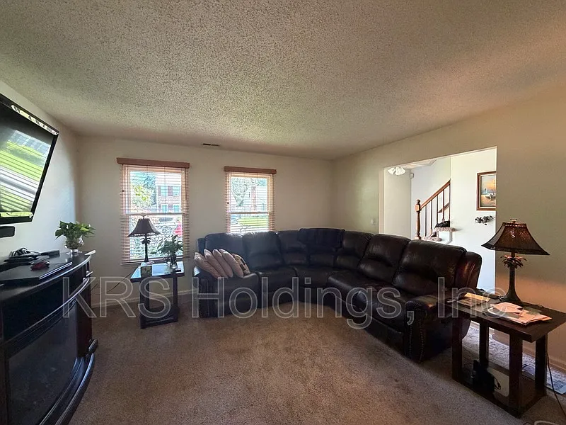 4 bed, 3.0 bath, 1848 sqft, $2,600 — Photo 4