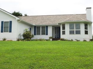 220 Foothills Dr, Murrayville, GA 30564