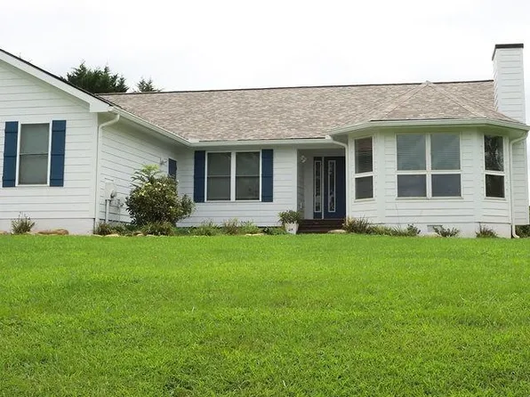 220 Foothills Dr, Murrayville, GA 30564