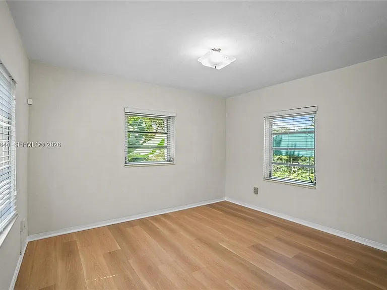 2460 SW 24th St — Photo 28
