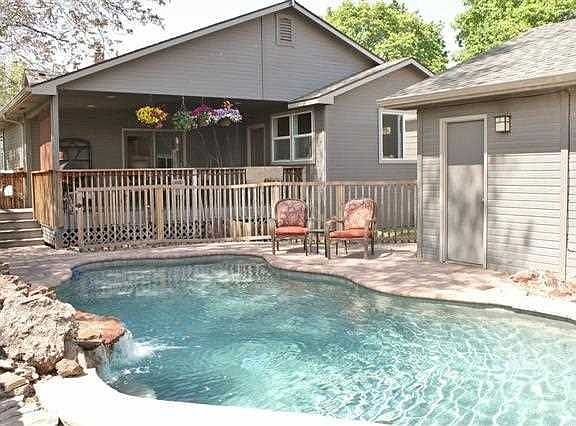 2nd image of 416 4th Ave S