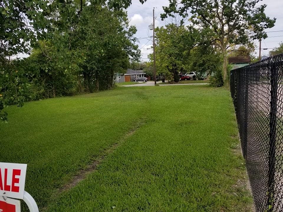 1st image of 2411 Chew St