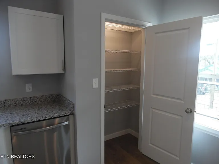 3615 Lyle Ave — Photo 6