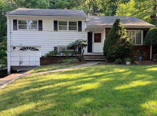 108 Morningside Rd, Paramus, NJ 07652