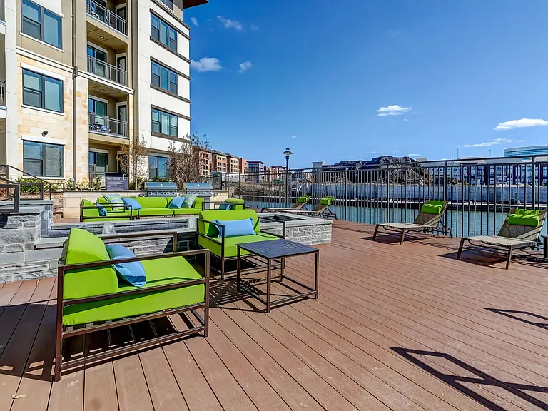 Lakeside Lounge