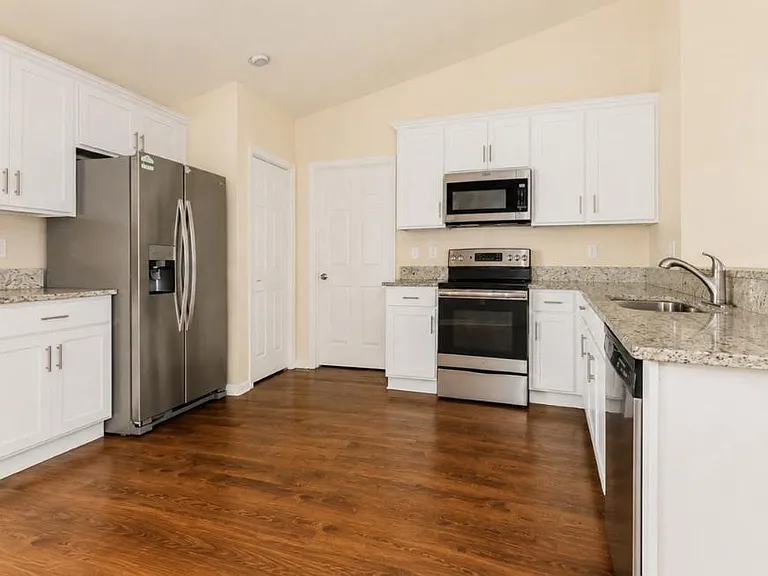 4125 SW 6th Pl — Photo 4